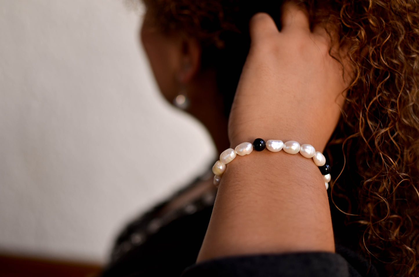 White Baroque Pearl and Onyx Bracelet - Pearls4Girls