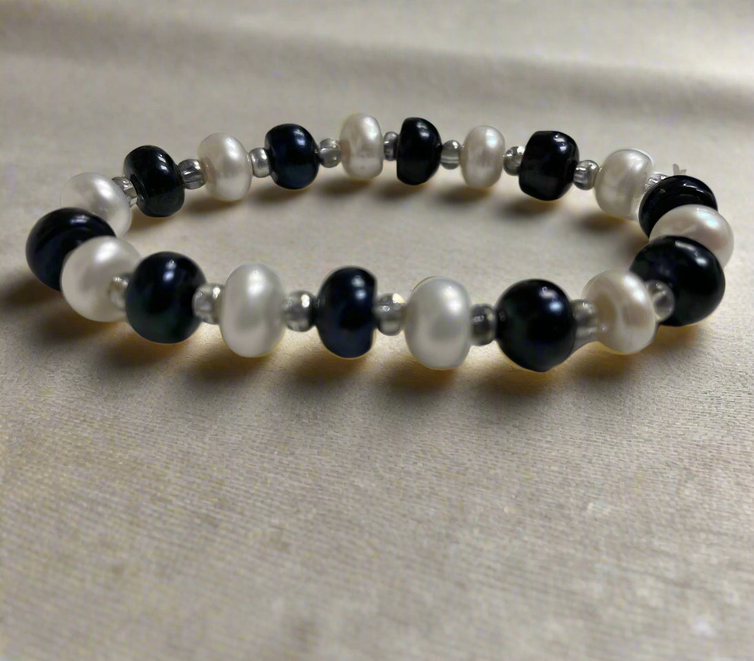 bracelet with white and black pearls