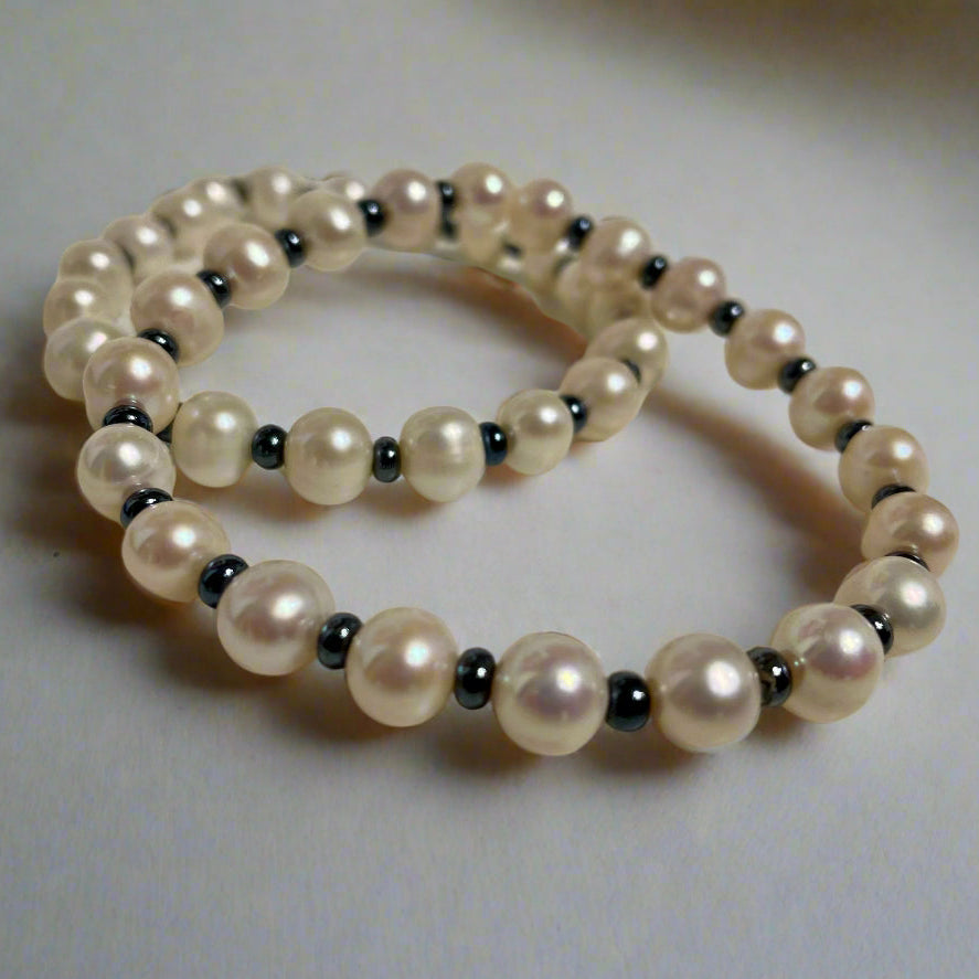 white pearl bracelet with black spacer